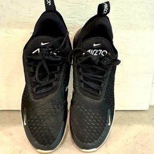 Nike Air Max 270 Women’s Size 9